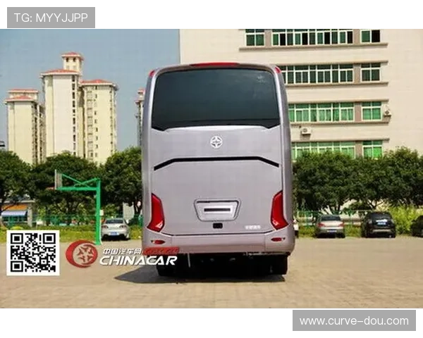 亚星YBL6148型大三轴客车的节能环保技术与运营成本分析